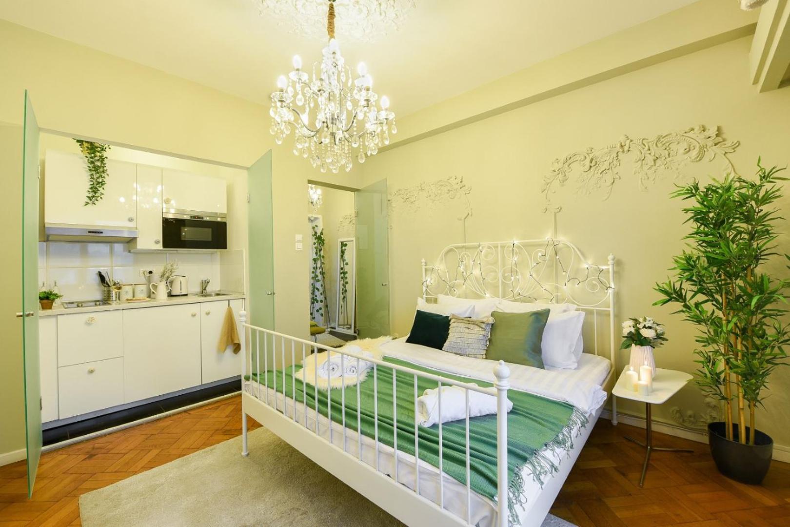 Cozy Studio Overlooking The Old Town Bucharest Exterior photo