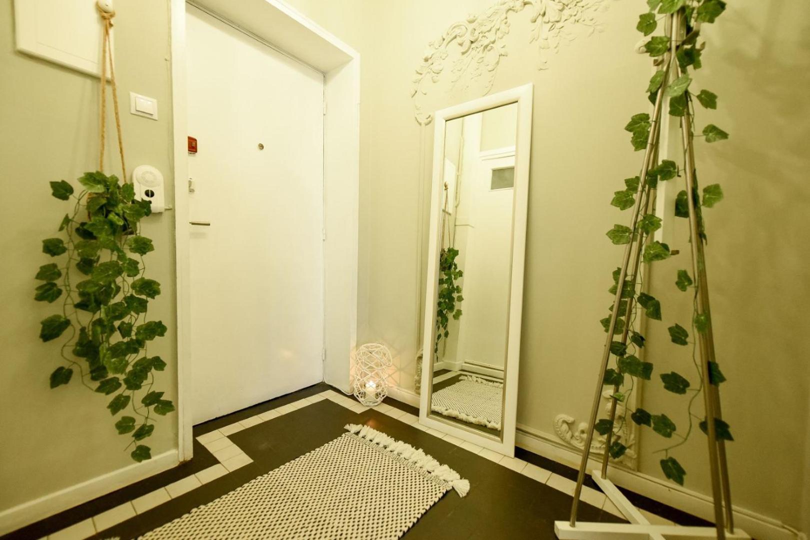 Cozy Studio Overlooking The Old Town Bucharest Exterior photo