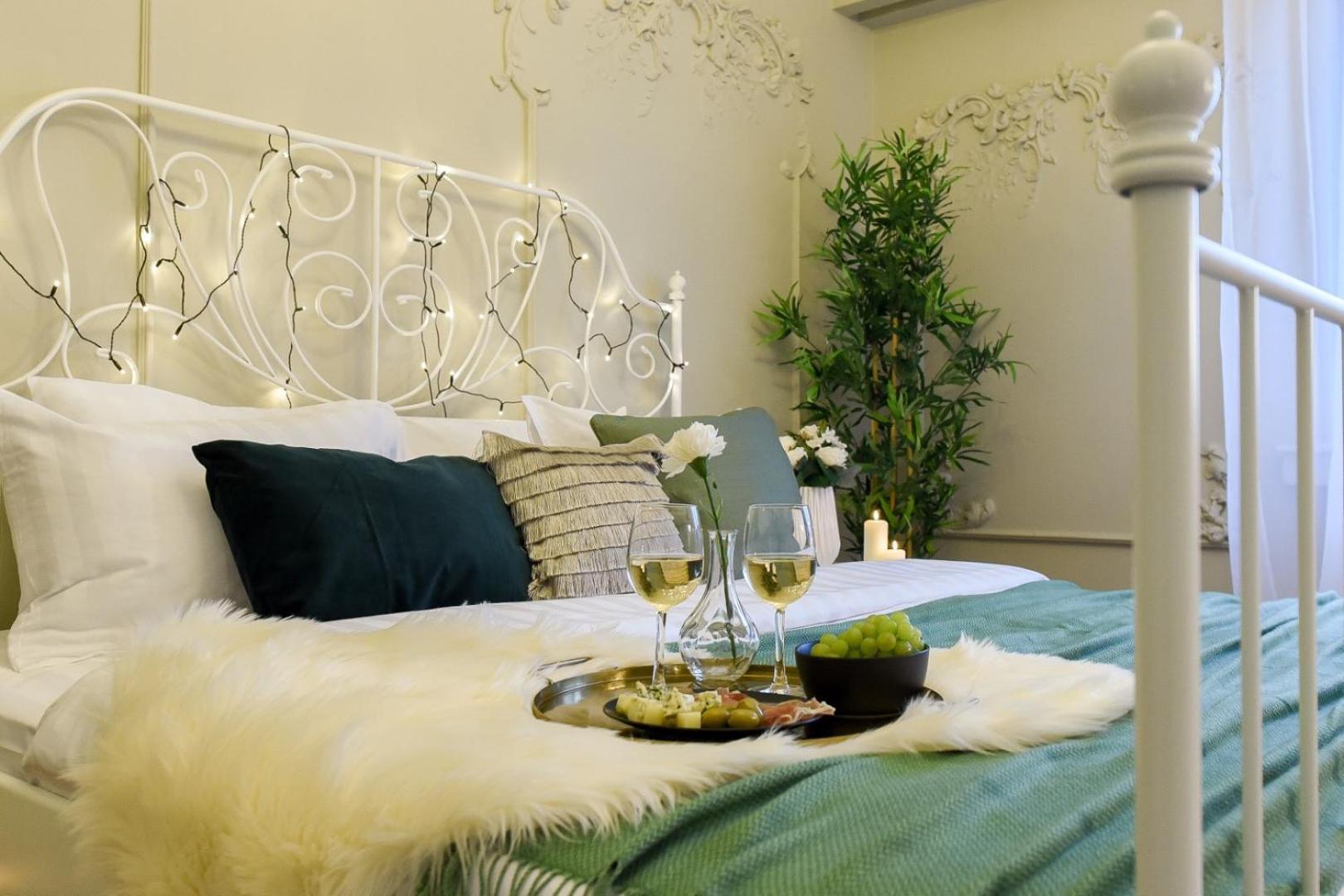 Cozy Studio Overlooking The Old Town Bucharest Exterior photo